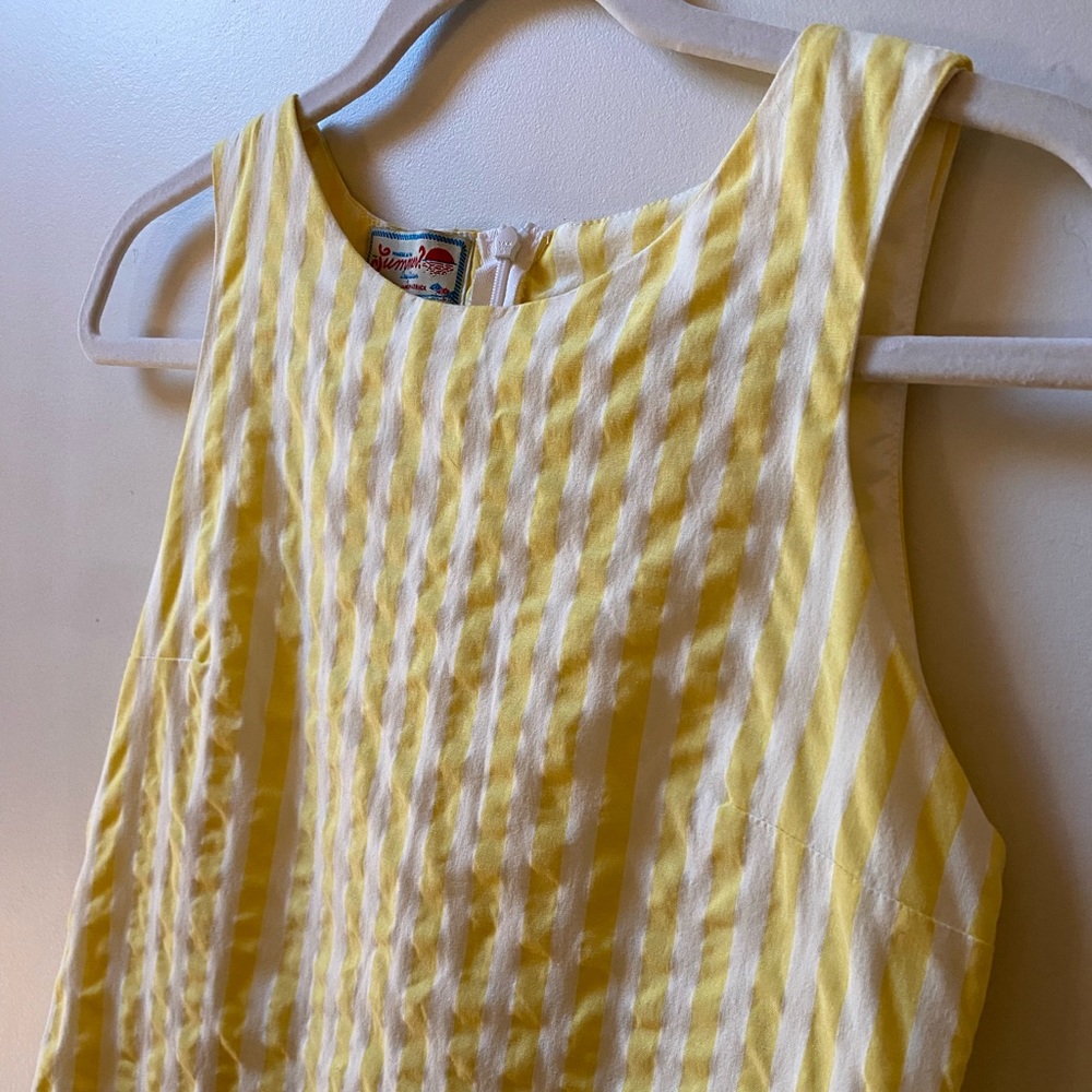 Beautiful vintage summer dress. Thrifted, excellent condition. Zero flaws.